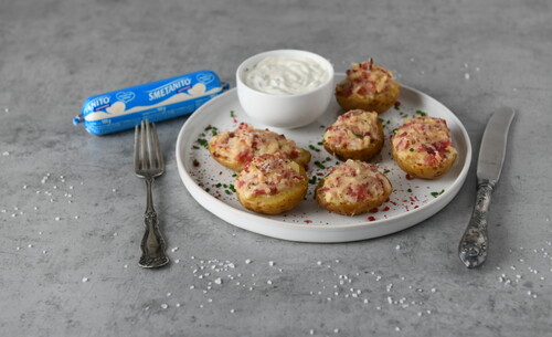 Pečený brambor se sýrovým dipem